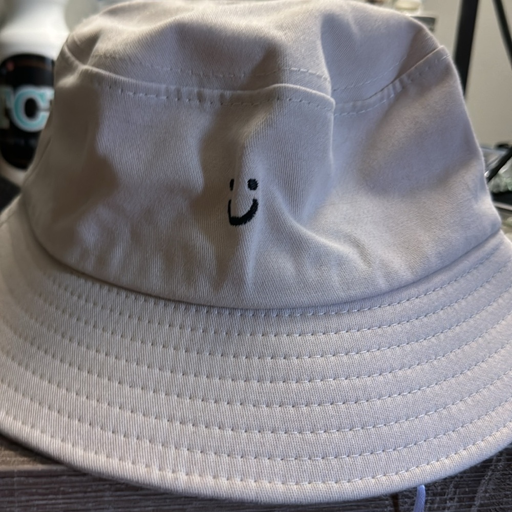 Bucket hats - Picture 3 of 3